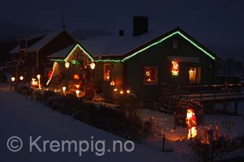 Julebelysning - hus i Alta